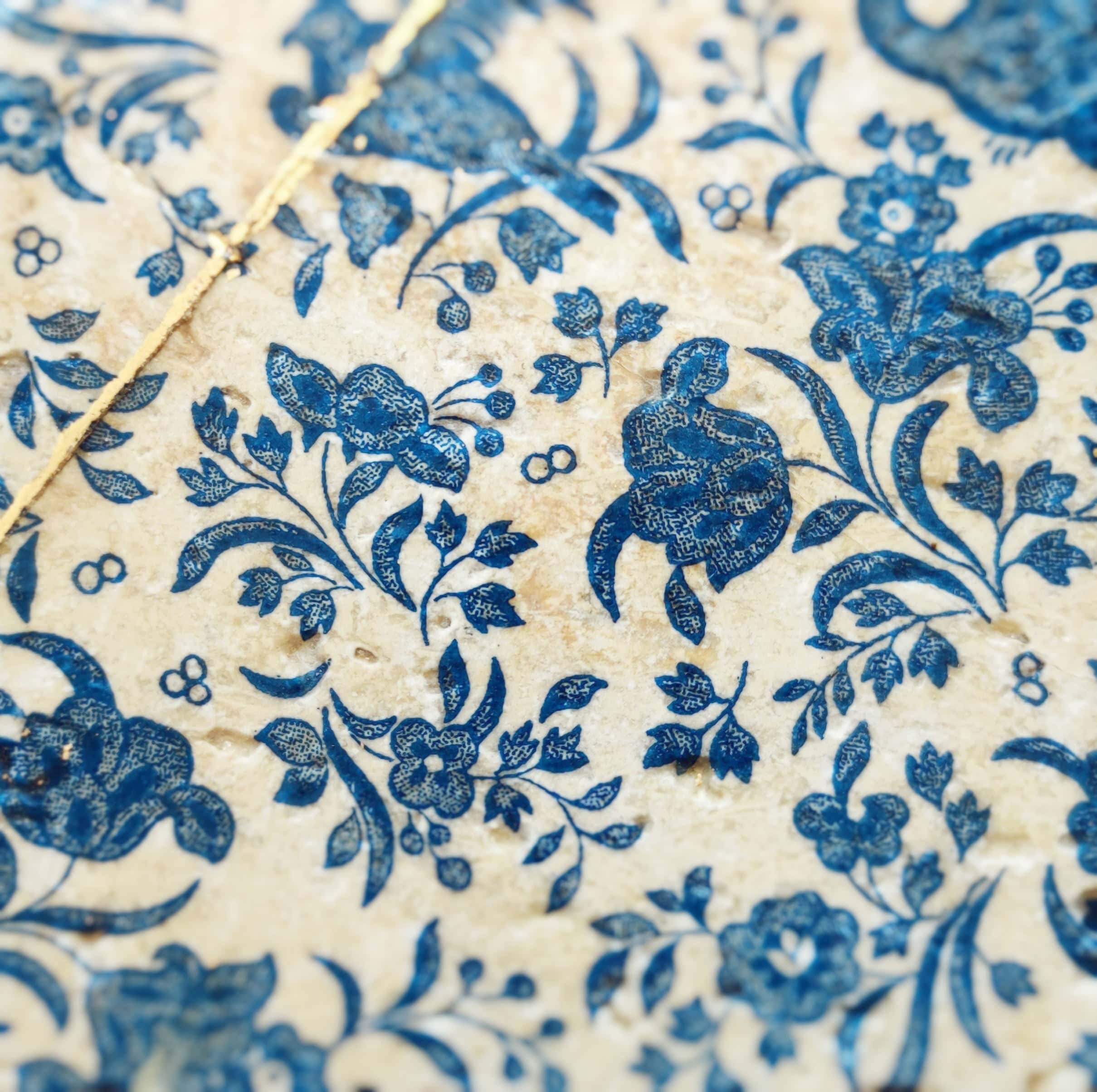 Vintage blue floral ceramic tile pattern.