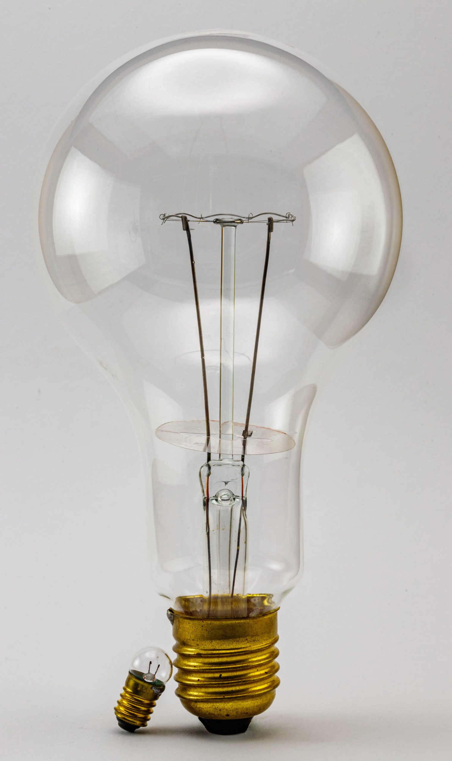 Lightbulb with broken filament, symbolizing ideas and innovation.